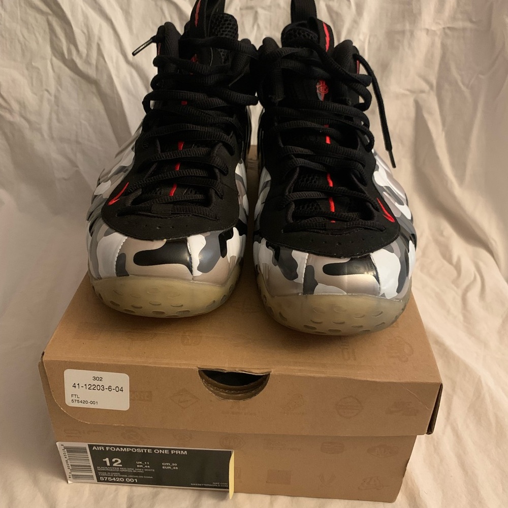 Nike Air Foamposite One Sz 12 Black/Hyper Red Dark Grey-White